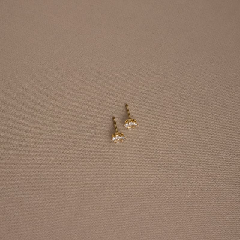 Brinco zircônia oval cristal caixa alta 7mm