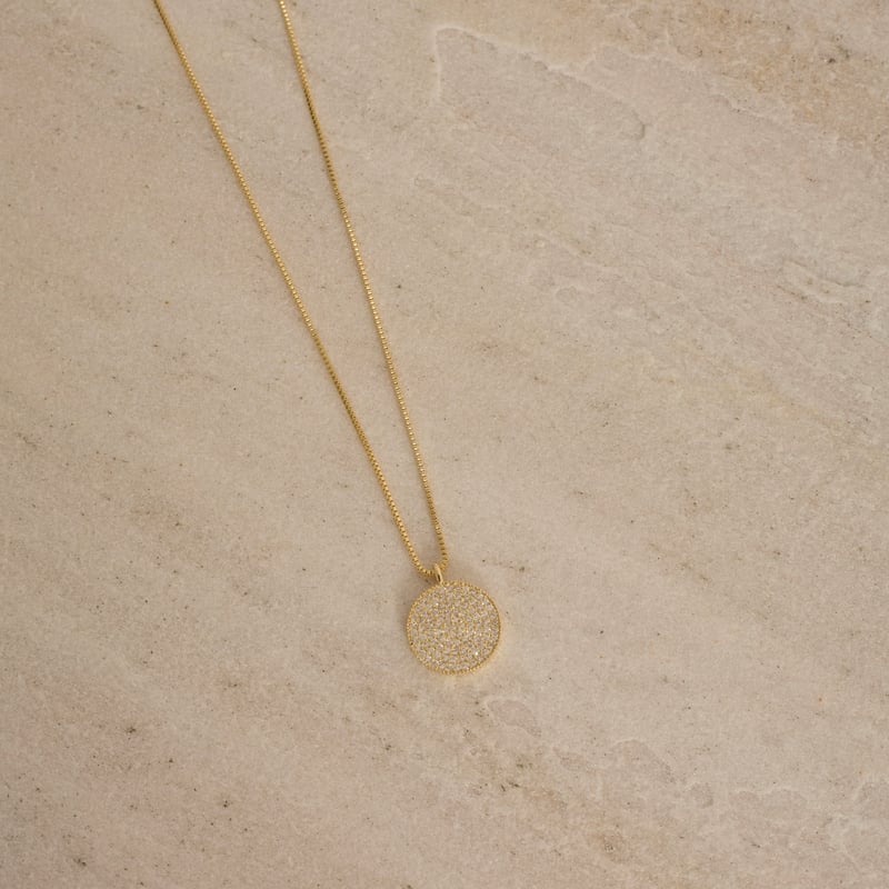 Colar pingente botão cravejado 14mm 45cm com alongadora