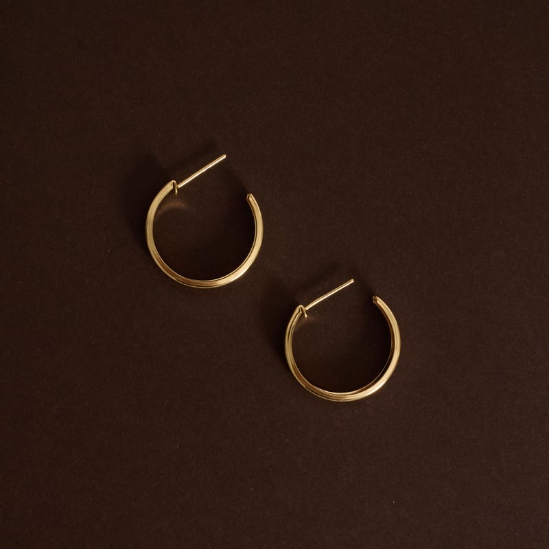 Argola fio achatado 22mm tarraxa