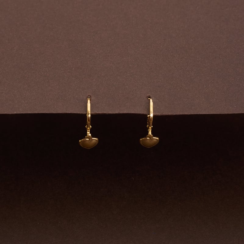 Argola 11mm com pingente coração 