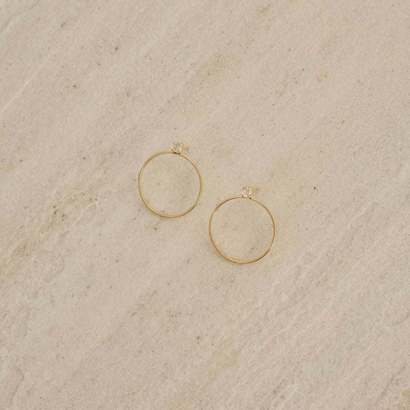 Brinco zircônia com círculo vazado 24mm