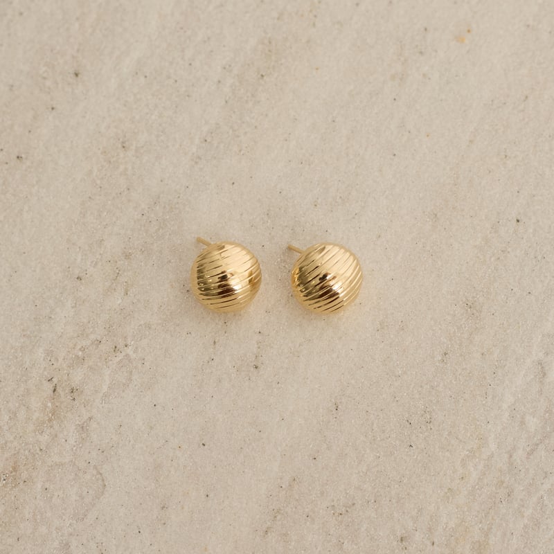 Brinco meia bola riscada 12mm