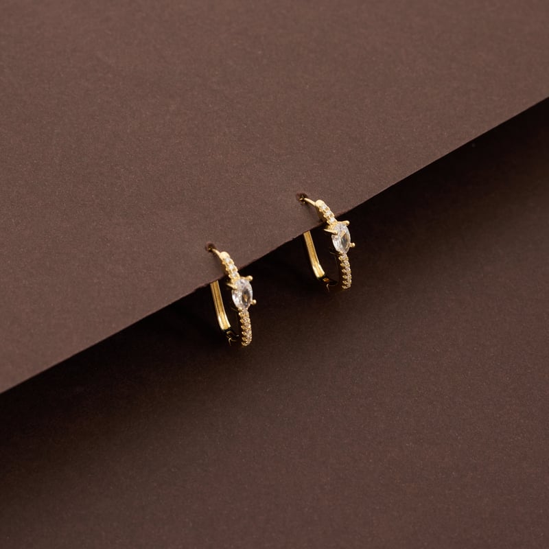 Argola click cravejada 20mm detalhe zircônia oval