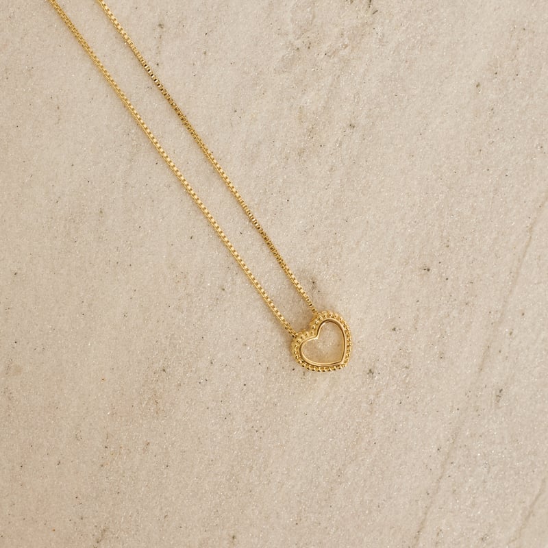 Colar coração vazado com bolinhas 10mm 45cm