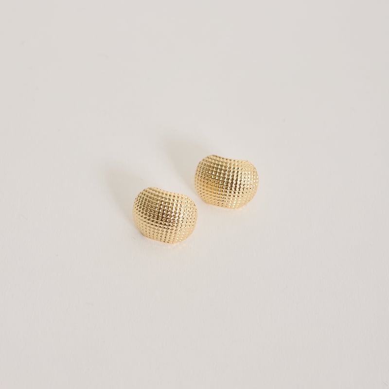 Brinco meia argola com textura 15mm tarraxa