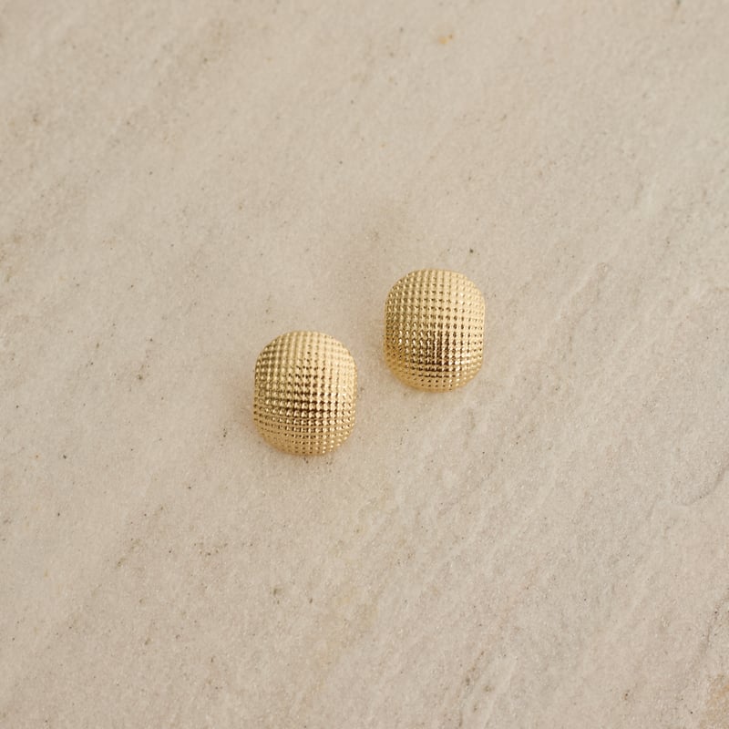 Brinco meia argola com textura 15mm tarraxa