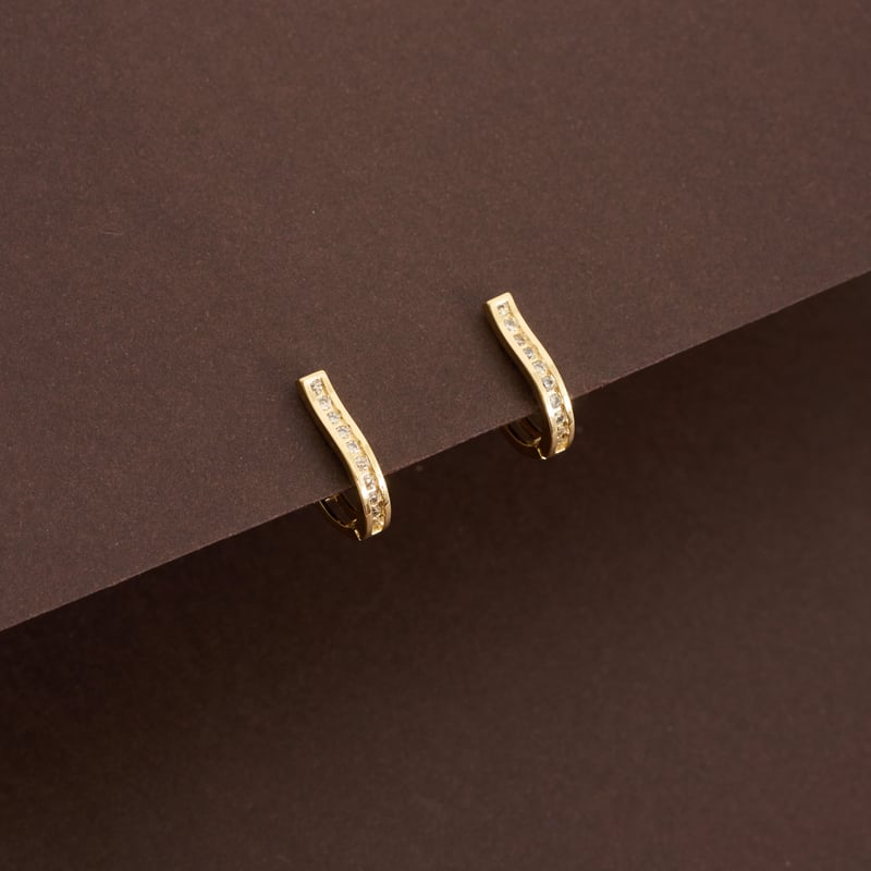 Argola click palito cravejado 13mm detalhe vazado 