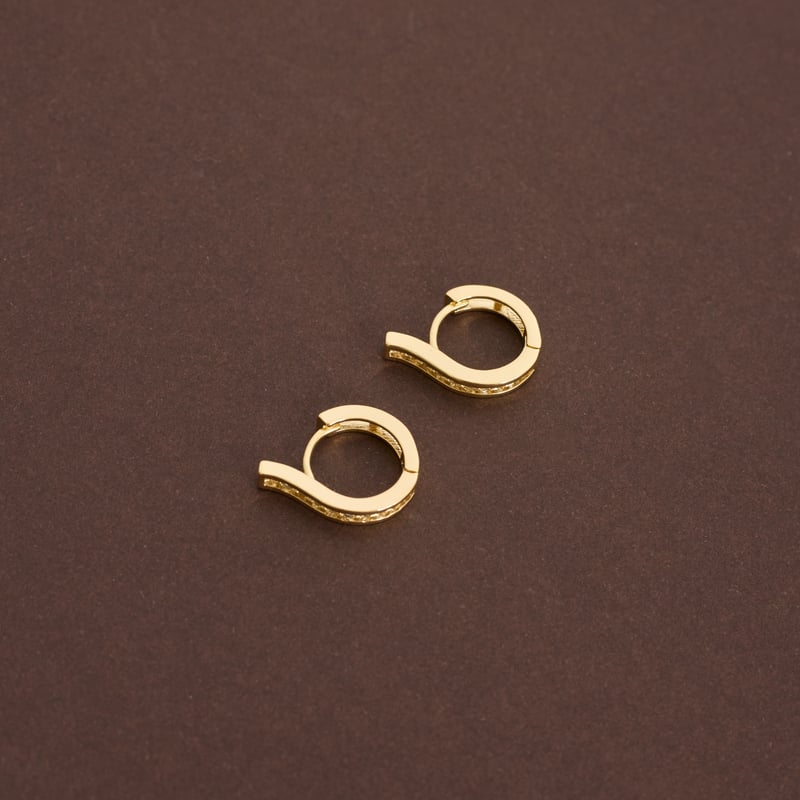 Argola click palito cravejado 13mm detalhe vazado 