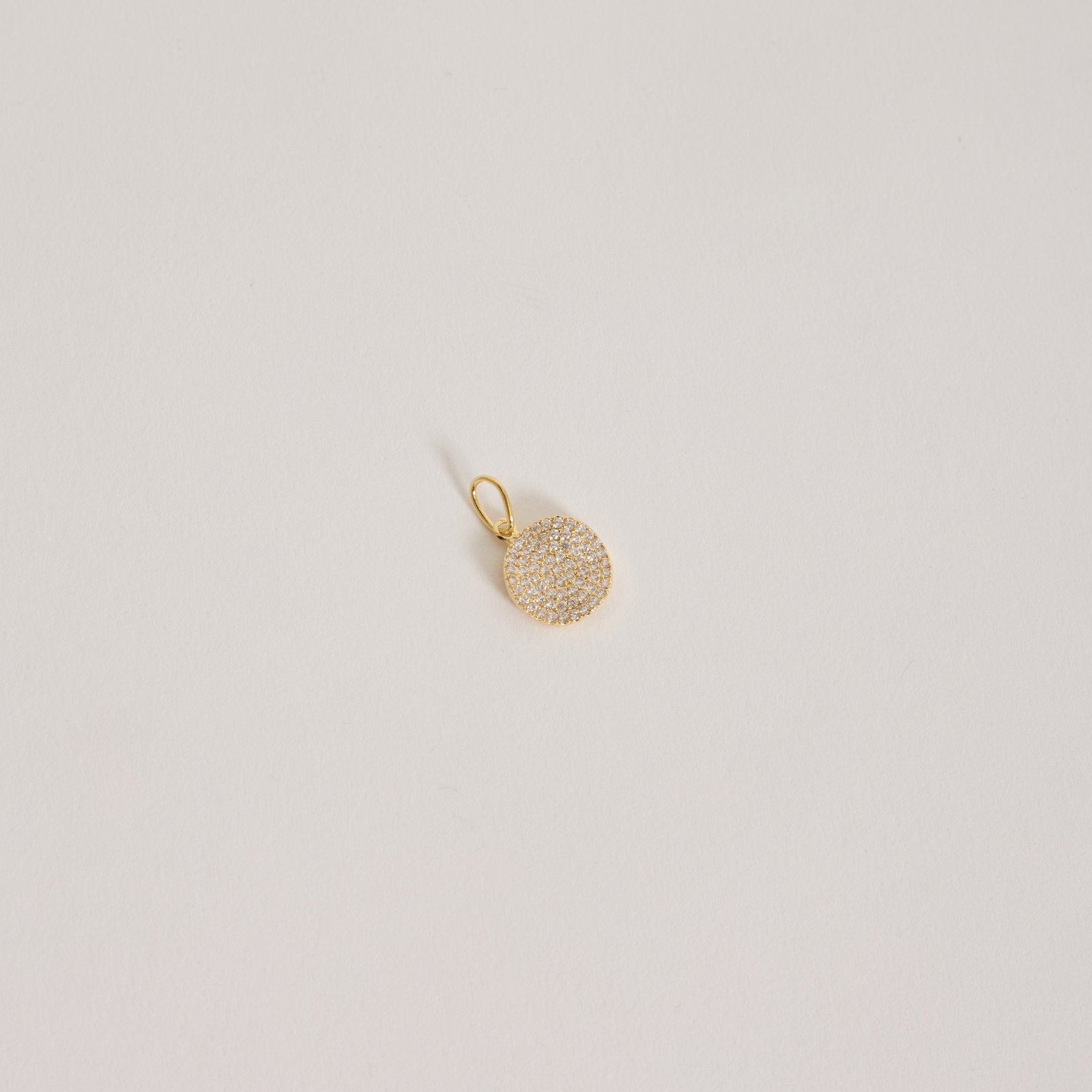 Pingente círculo ondulado cravejado 11mm