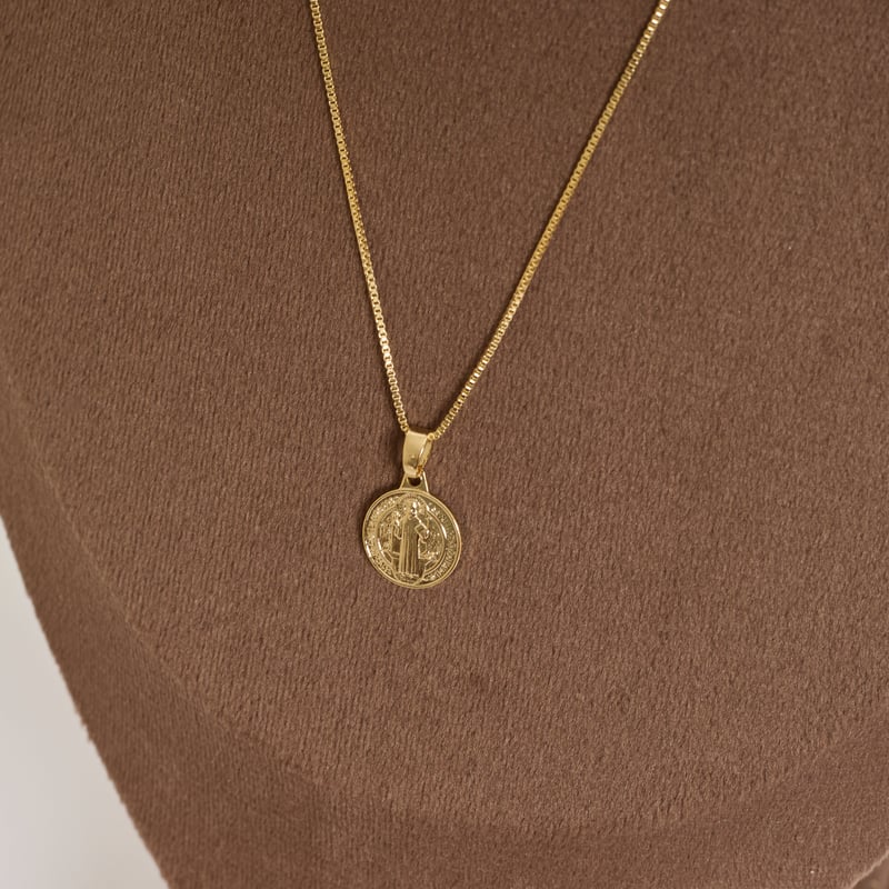 Colar pingente medalha redonda São Bento 12mm 40cm com alongadora