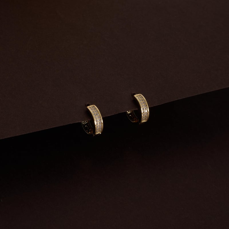 Argola click cravejada 13mm detalhe vazado