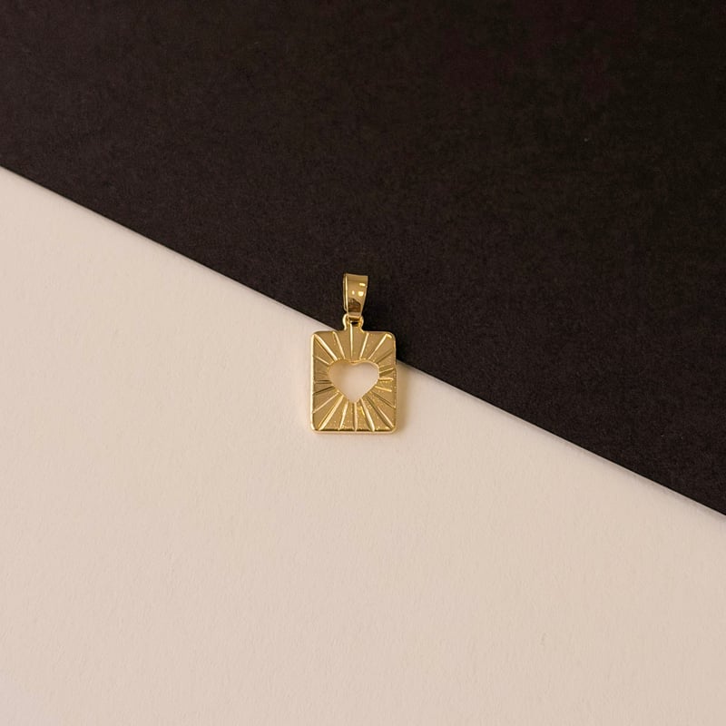 Pingente medalha coração vazado 11mm