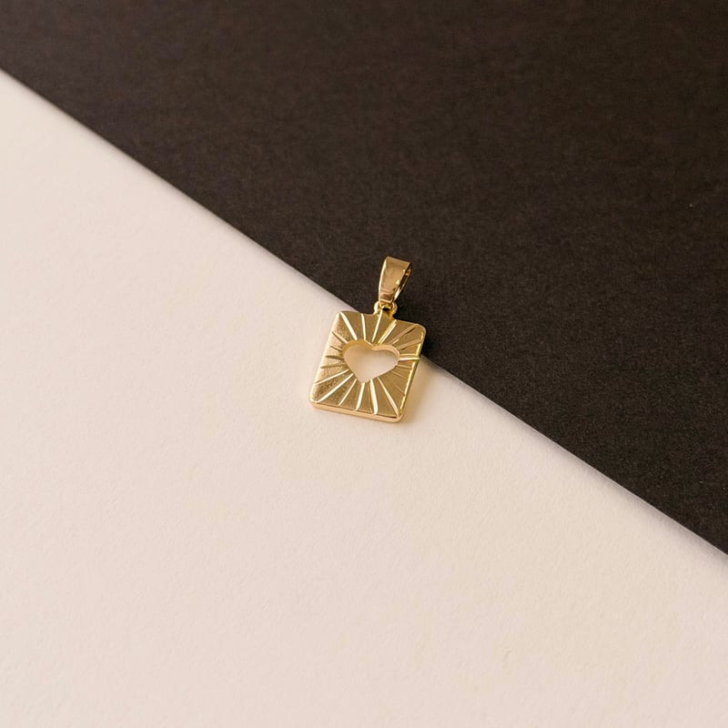Pingente medalha coração vazado 11mm