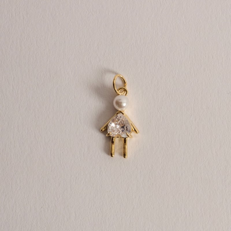 Pingente menina com pérola e zircônia 16mm 