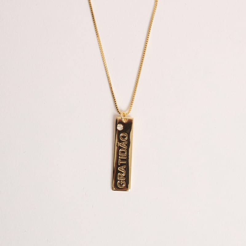 Colar pingente placa gratidão 29mm detalhe zircônia 45cm com alongadora