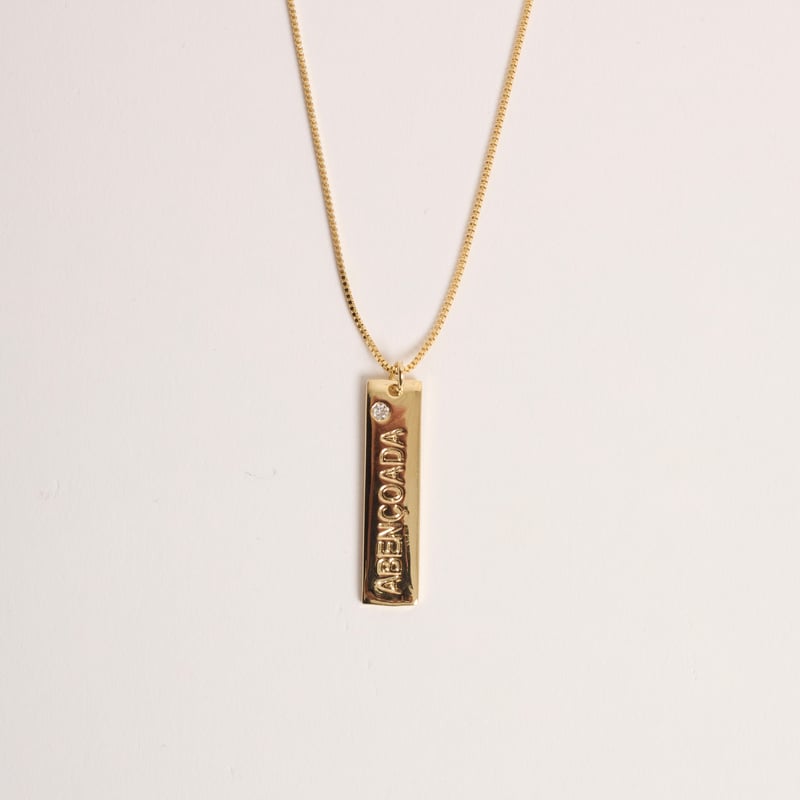 Colar pingente placa abençoada 29mm detalhe zircônia 45cm com alongadora