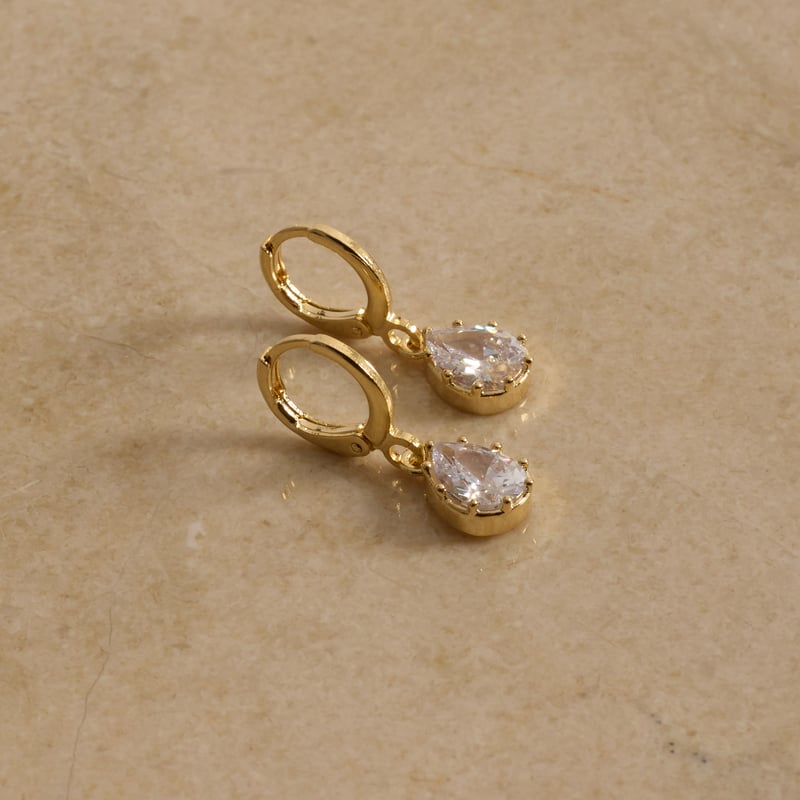 Argola 11mm pingente zircônia gota