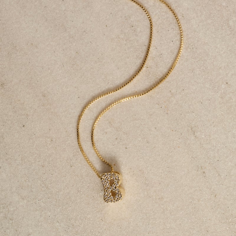 Colar letra B de lado cravejada 11mm 45cm com alongadora
