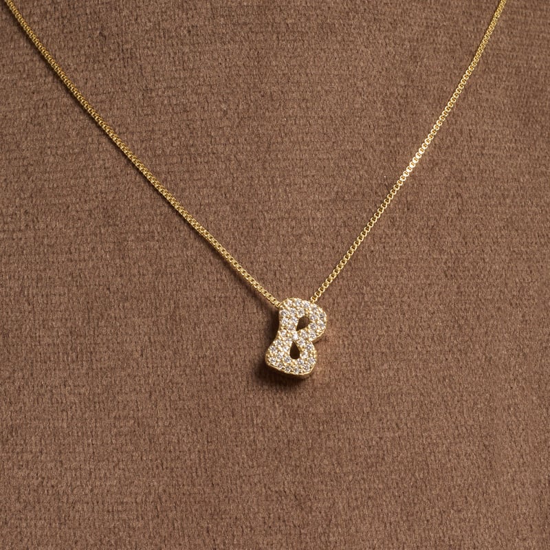 Colar letra B de lado cravejada 11mm 45cm com alongadora