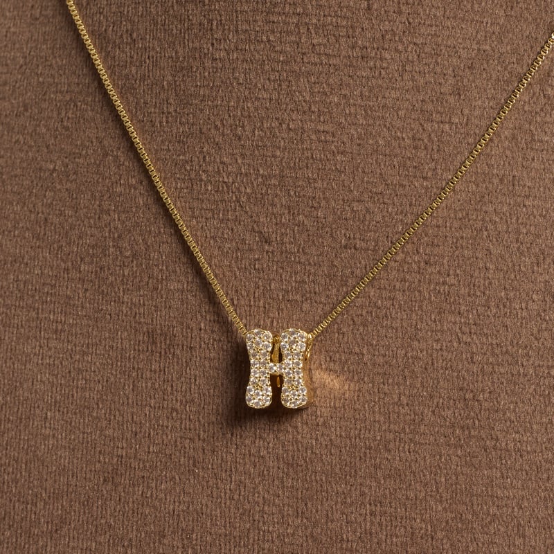 Colar letra H cravejada 11mm 45cm com alongadora