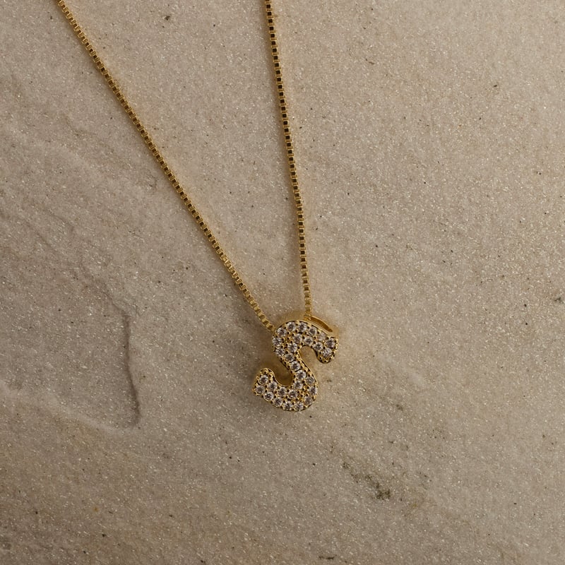 Colar letra S de lado cravejada 11mm 45cm com alongadora