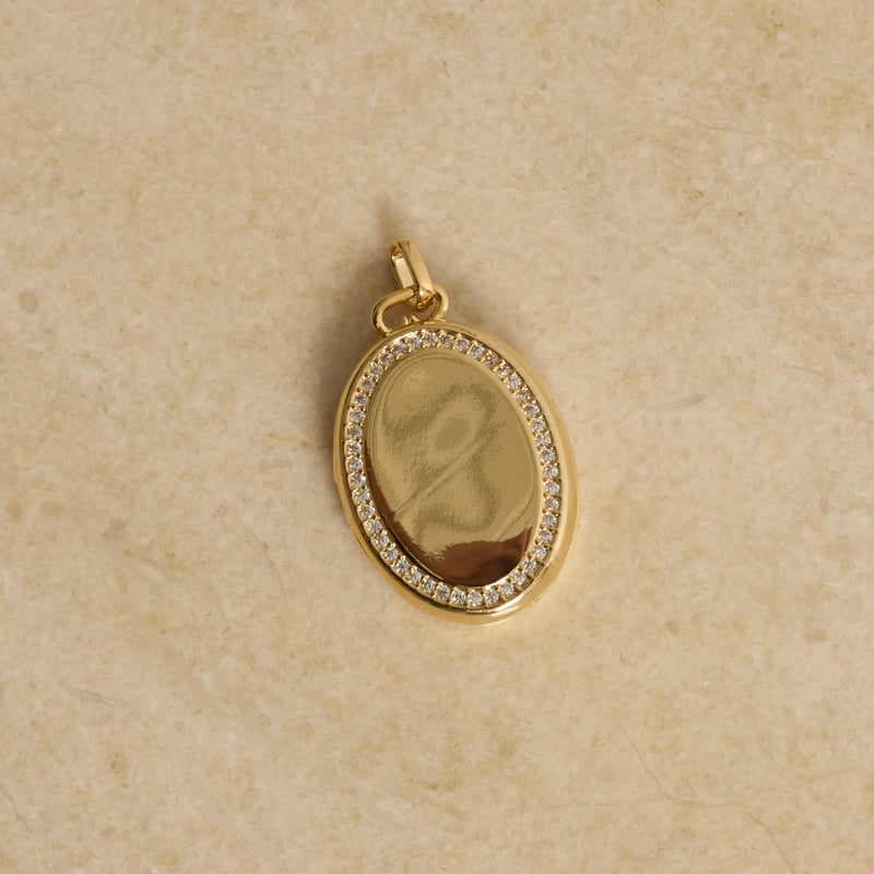 Pingente relicário oval borda cravejada 23mm 