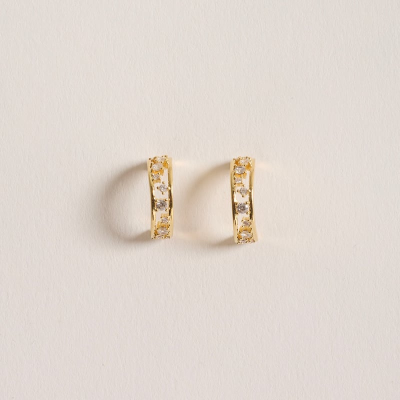 Argola vazada com zircônias 16mm tarraxa