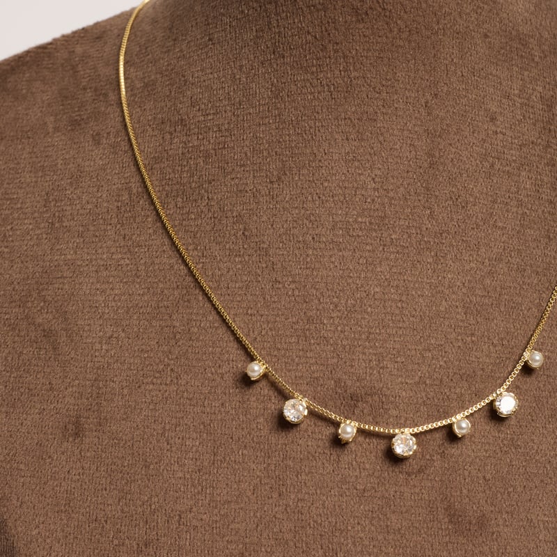 Colar entremeios zircônias e pérolas 40cm com alongadora