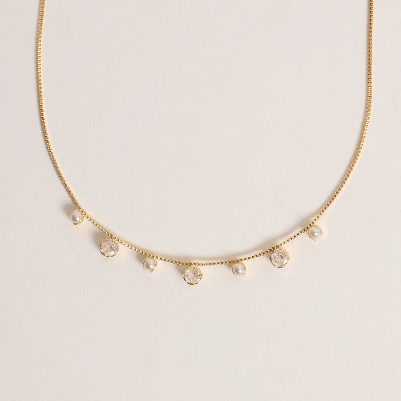 Colar entremeios zircônias e pérolas 40cm com alongadora