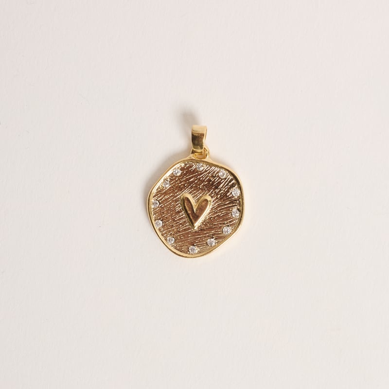 Pingente medalha assimétrica coração borda cravejada 18mm 
