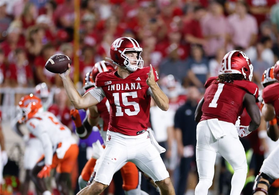 ¡Mendoza Lidera a Indiana a su Primera Corona de Fútbol Americano!