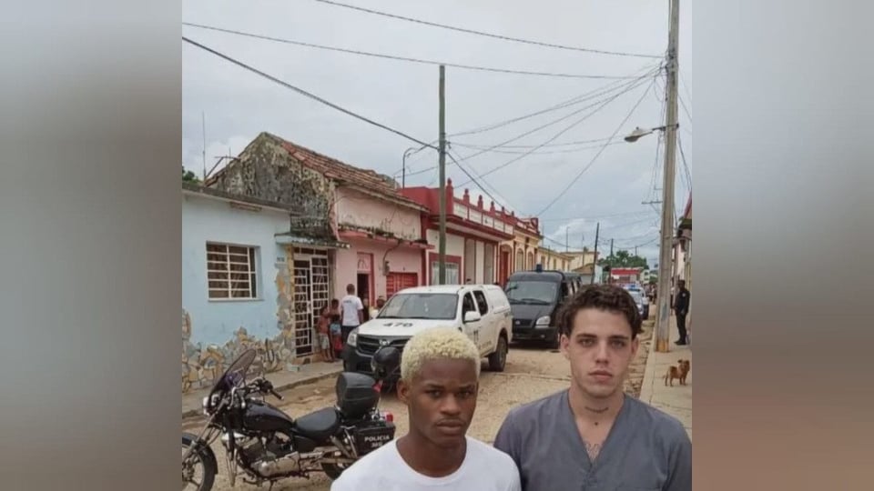 ¡Cáscara! Caen dos muchachos vendiendo porquerías en plena Sociedad de Artemisa