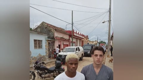 ¡Cáscara! Caen dos muchachos vendiendo porquerías en plena Sociedad de Artemisa