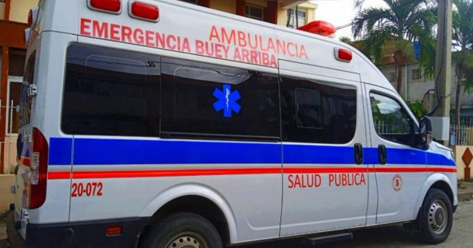 Cuba recibe ambulancias de China, pero el déficit sanitario persiste
