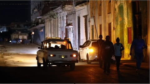 Cuba se enfrenta a apagones masivos: hasta el 61% del país a oscuras