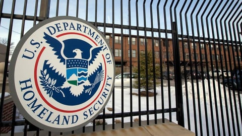EE. UU. aumenta tarifas migratorias: Parole y casos de deportación costarán hasta $5,300