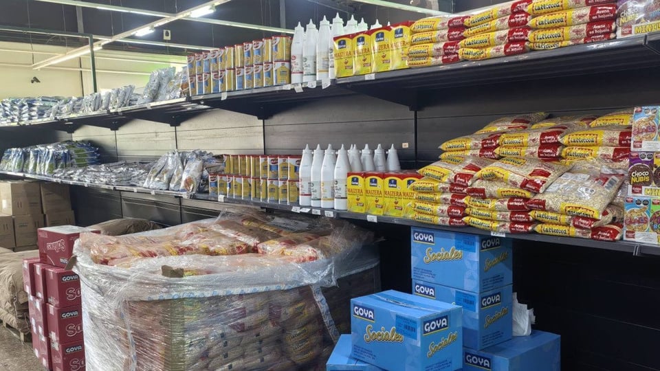 ¿Ayuda Humanitaria o Negocio? Denuncian Venta de Alimentos Donados en Tiendas en Dólares