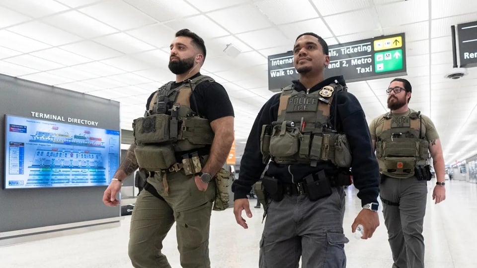 ¿Detenidos en pleno vuelo? Trump aprieta la tuerca migratoria en aeropuertos de EE.UU.