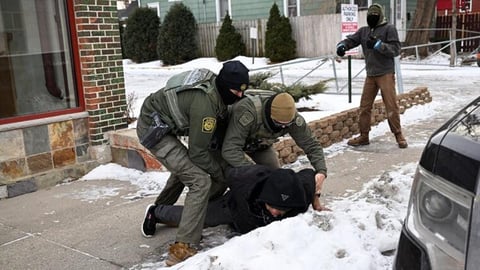 Muere Migrante Cubano en Custodia de ICE: ¿Suicidio o Asfixia Fatal?