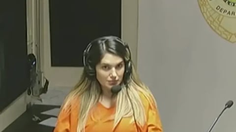 Mujer Arrestada en Miami por Venta de Auto Robado y Falsificación de Documentos