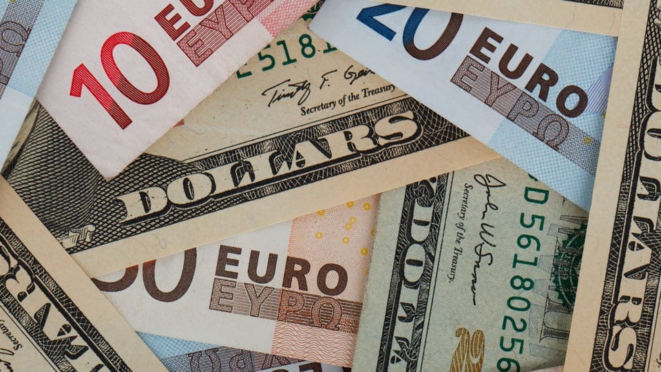 ¿A cómo está el dolar hoy? ¡El mercado gris se burla de las tasas oficiales en Cuba!