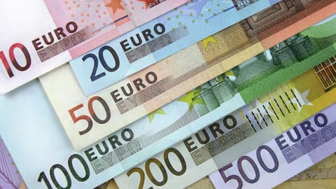 El euro rompe récord en Cuba y supera los 600 pesos en el mercado informal
