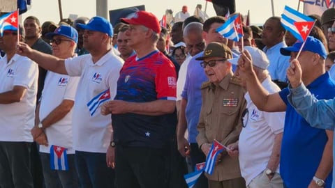 Raúl Castro reaparece en el acto del 1 de mayo en La Habana