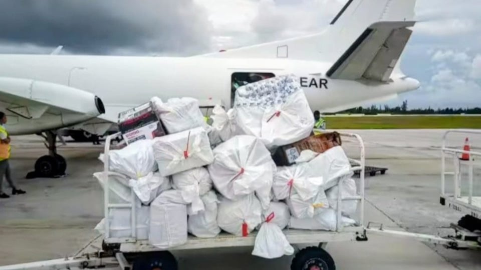 ¡Candela! ¿Y los paquetes pa' Cuba? ¡Se armó el despelote!