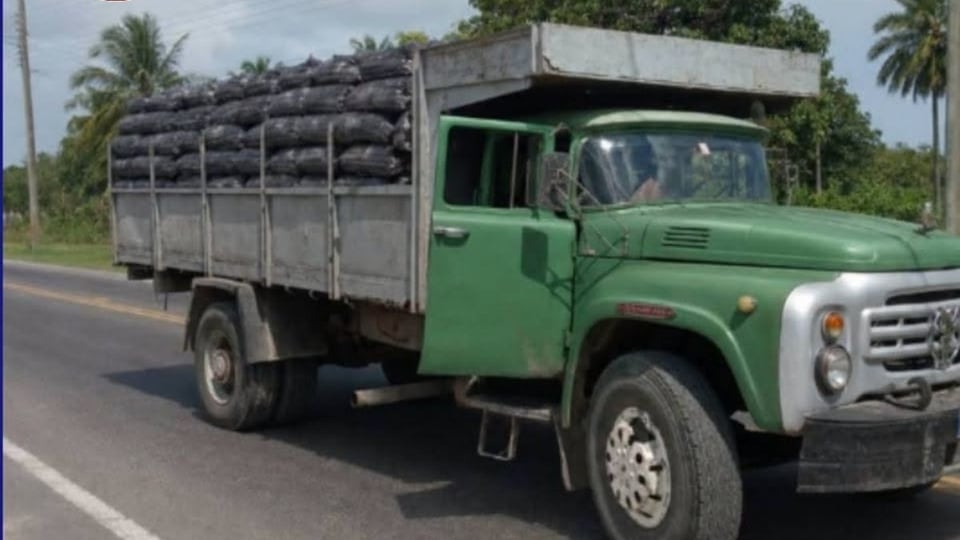 Decomisan camión de carbón vegetal en Sancti Spíritus