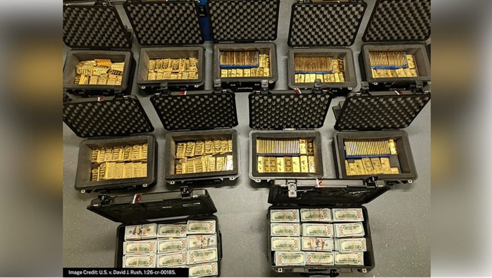 ¿Y tú viste lo que hizo el ex-CIA con millones y lingotes de oro? ¡Se declaró culpable!