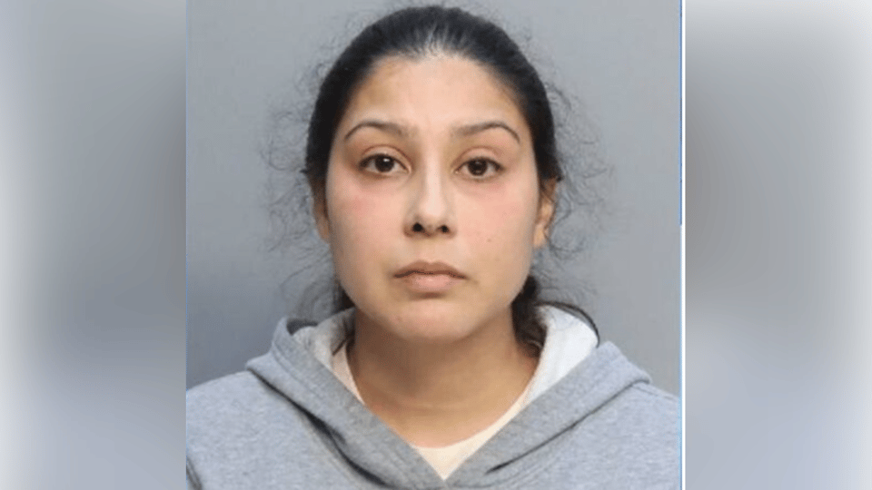 ¿Tú Supiste? Madre Encadena a su Hija Adolescente a una Cerca en Hialeah y la Deja Sola Bajo el Sol