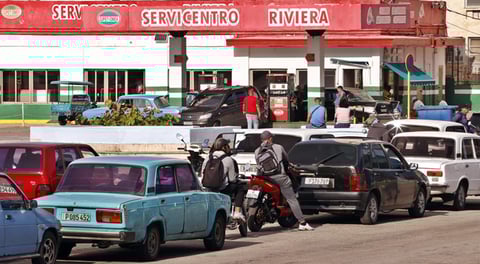 Las colas regresan a las gasolineras de Cuba, sin petróleo venezolano