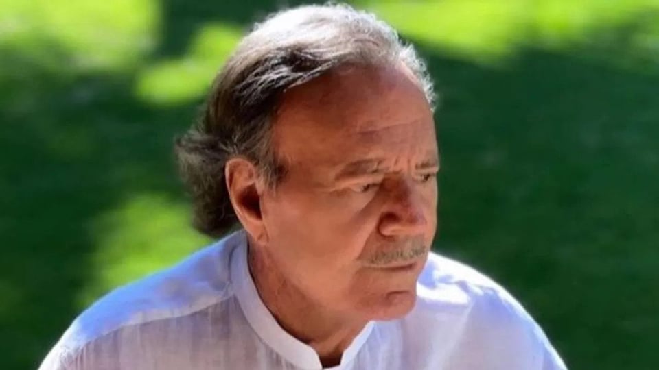 Equipo de Julio Iglesias Denuncia Pagos para Acusarlo