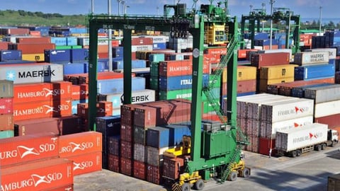 Incendio Controlado en la Terminal de Contenedores de Mariel
